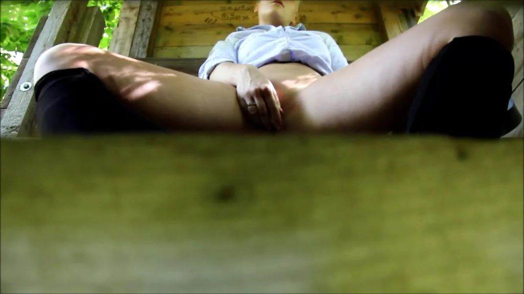 sexy foto nr. 3 von Vom Spanner auf Hochsitz ERWISCHT !!!