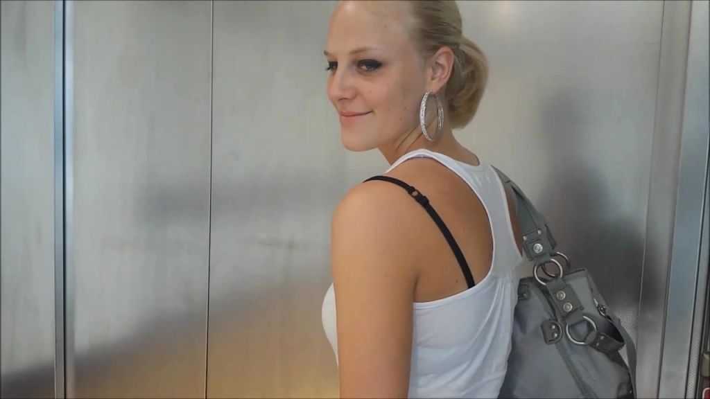 sexy foto nr. 2 von Der Jeans-Arsch Spritzer vom Shopping Center