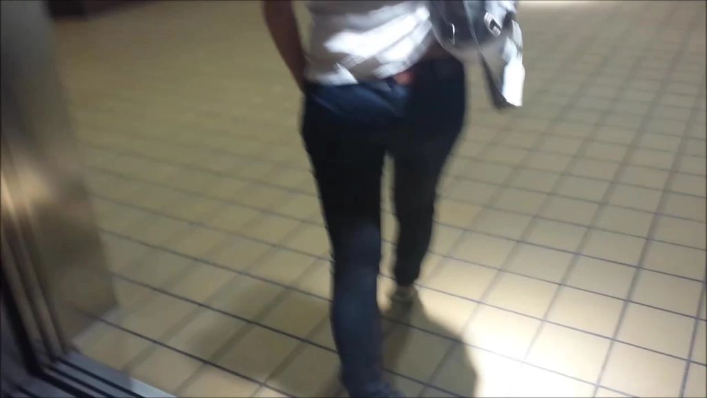 sexy foto nr. 5 von Der Jeans-Arsch Spritzer vom Shopping Center