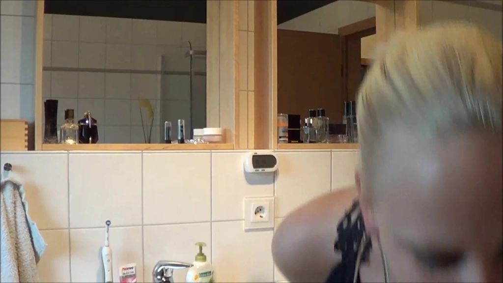 sexy foto nr. 3 von Im Glanzleder-Mini gefickt geleckt gespritzt