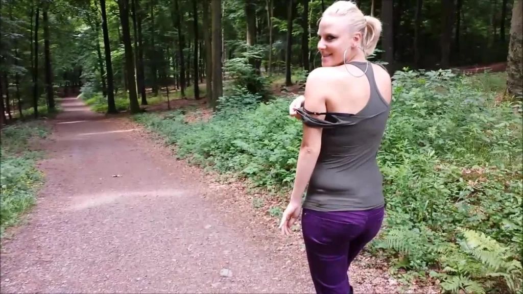 sexy foto nr. 2 von Dringender Hardcore Doggy Wald Piss