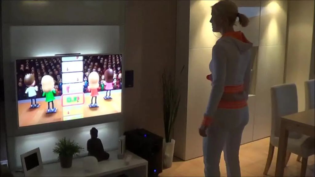 sexy foto nr. 1 von Beim Wii spielen halbnackt in Trainingsanzug gepisst