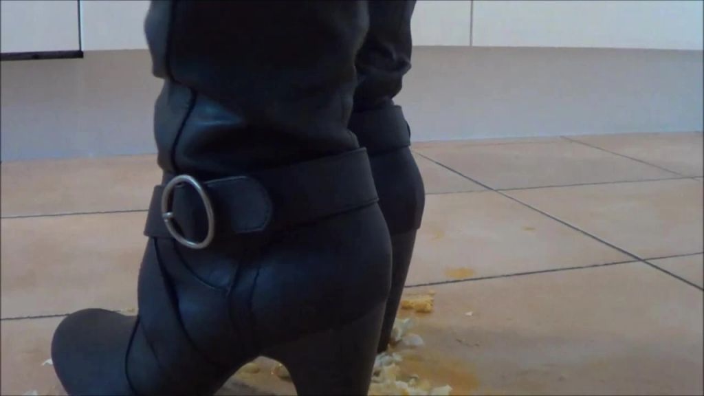 sexy foto nr. 8 von Crushing: 2 Eier werden zerquetscht (Userwunsch)