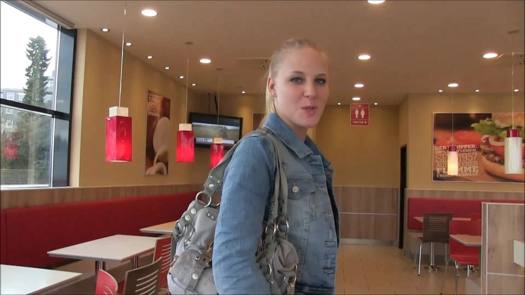 sexy foto nr. 2 von Ich pisse FRECH daneben - Im Herren WC vom Schnellrestaurant