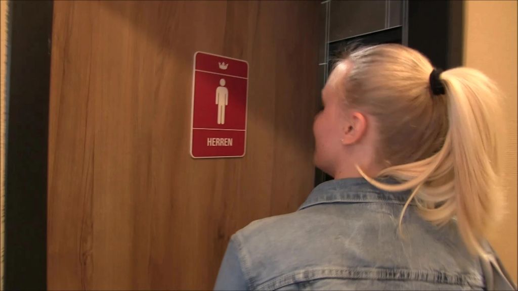 sexy foto nr. 3 von Ich pisse FRECH daneben - Im Herren WC vom Schnellrestaurant