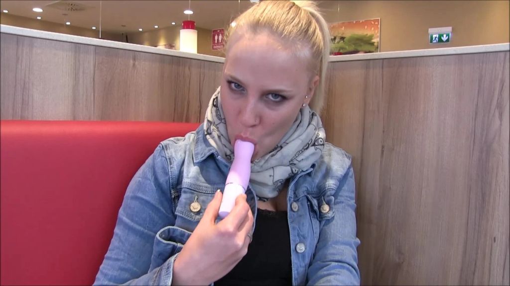 sexy foto nr. 5 von Fast Food Quickie - PUBLIC im Burger Laden