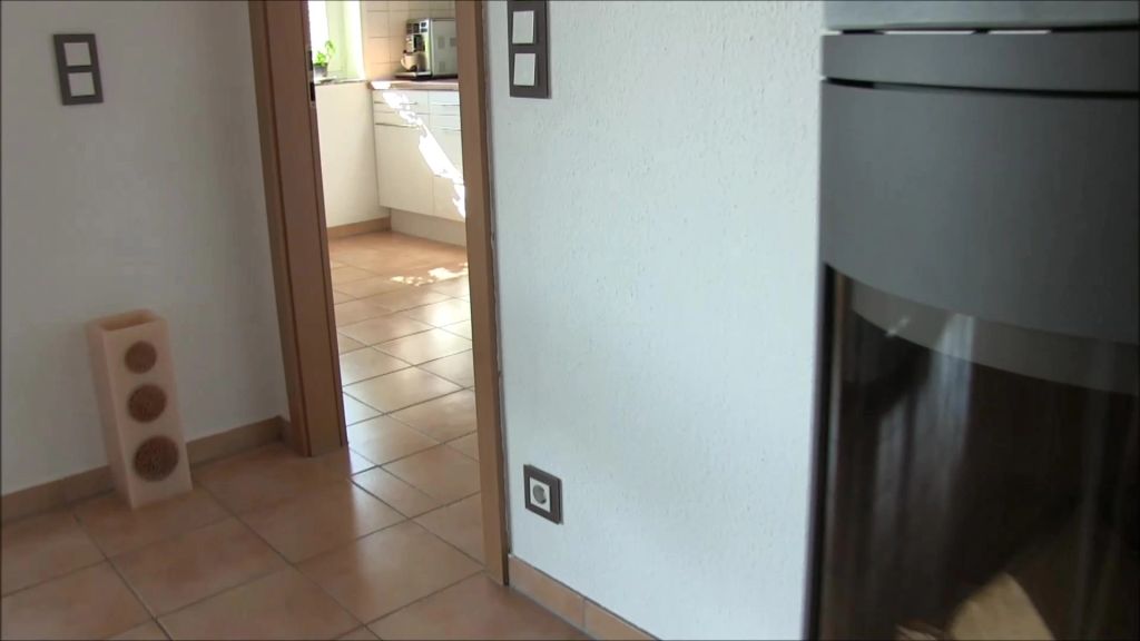 sexy foto nr. 3 von Hausmädchen PISST und lässt sich ANPISSEN