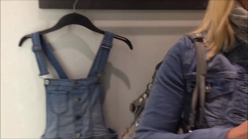 sexy foto nr. 5 von Mega DREIST - Ich pisse in die Umkleide!