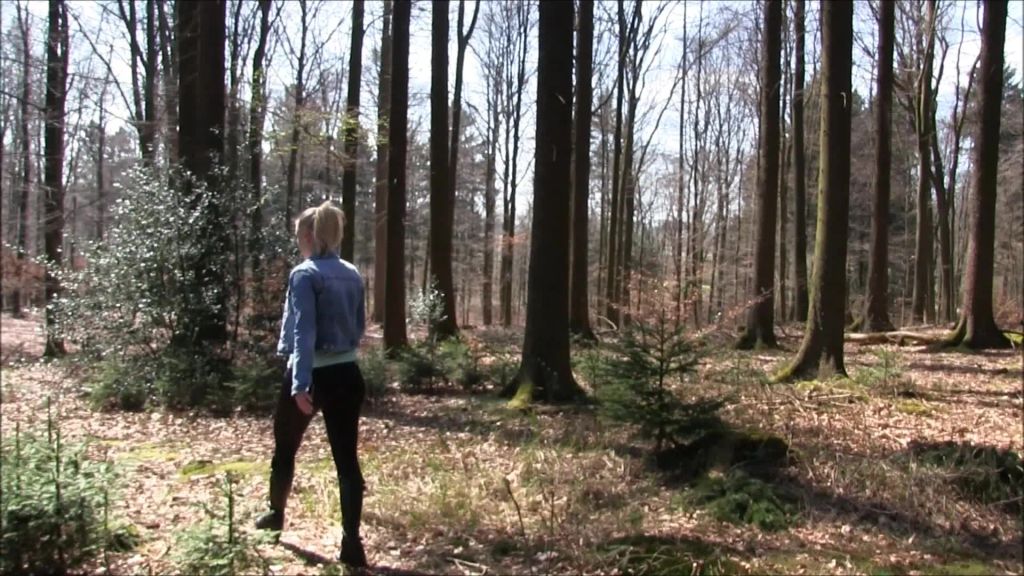 sexy foto nr. 2 von Heimlich im Park gefingert - Voyeur schaut zu