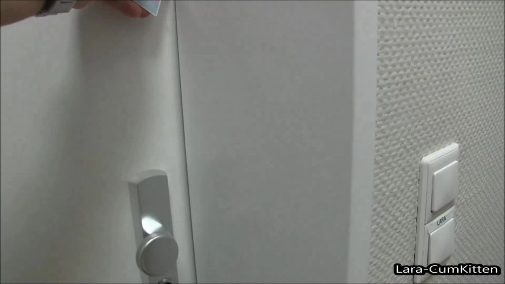 sexy foto nr. 1 von DEEPTHROAT Schock - Vermieter bricht ein und FICKT mich hart