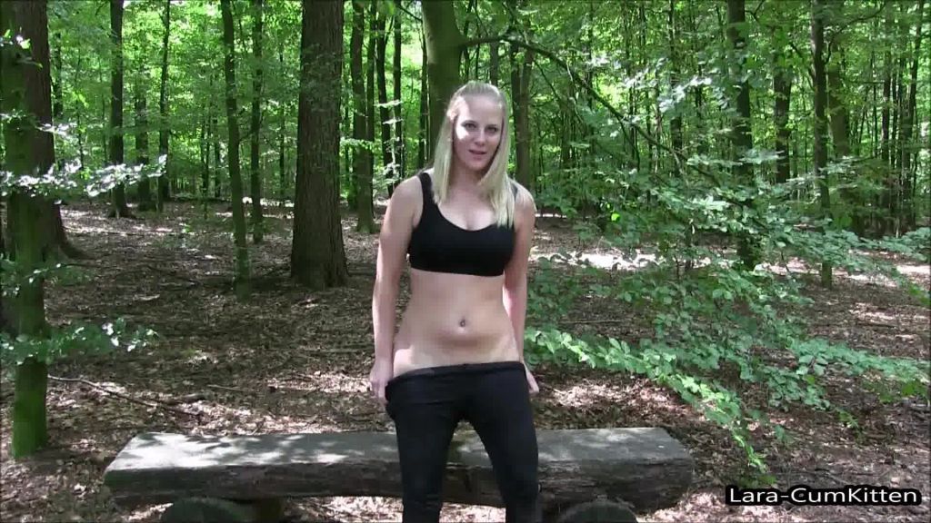 sexy foto nr. 9 von PIPI beim joggen - Frech auf die Bank GEPISST