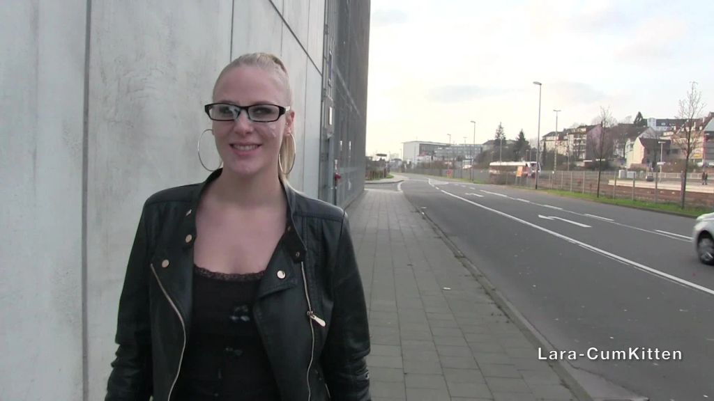 sexy foto nr. 10 von FACIALWALK - Extrem geile LEDERSCHLAMPE public vollgespritzt