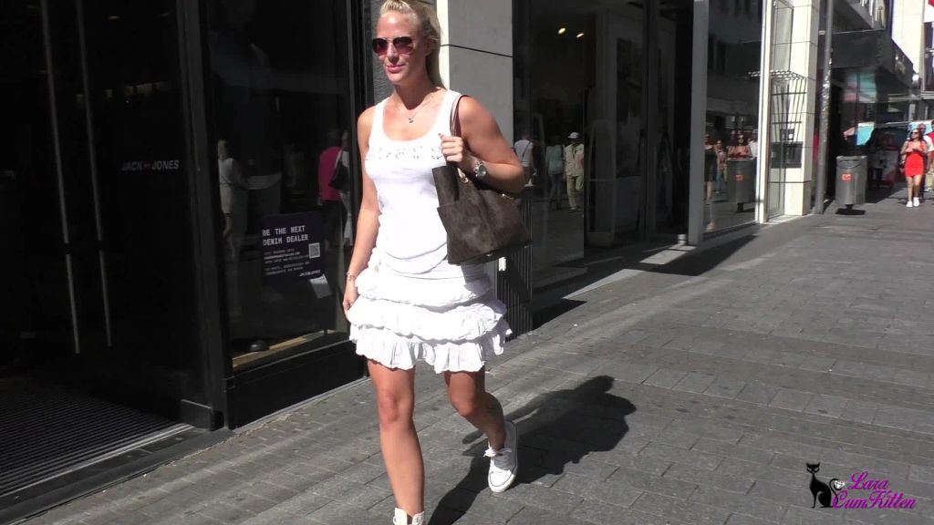 sexy foto nr. 5 von Extrem dreist - Public PISS mitten in der Kölner Fußgängerzone