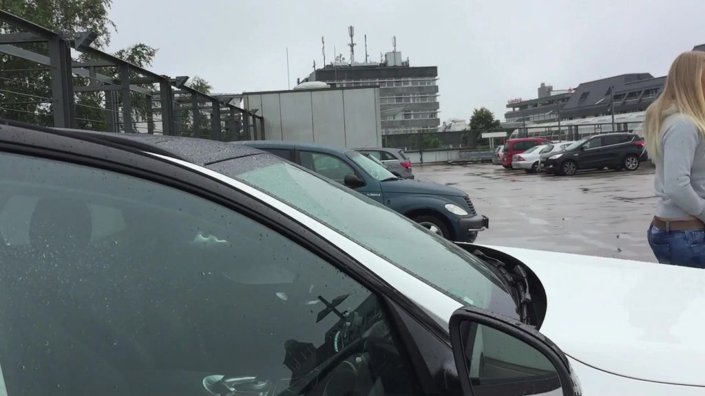 sexy foto nr. 3 von Dringender PUBLIC PISS - Leckst du meine nasse Pissfotze sauber?