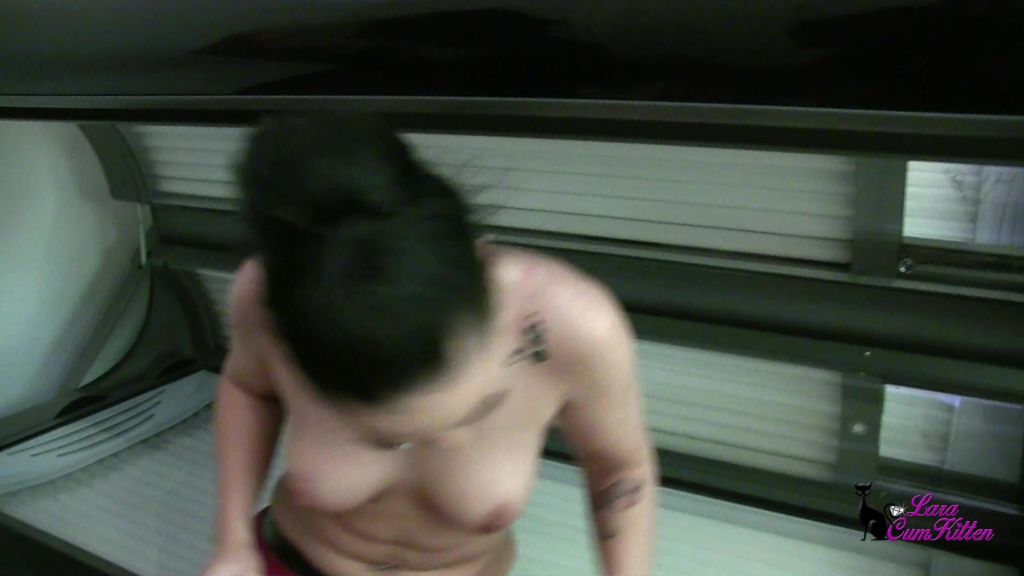 sexy foto nr. 3 von Dreister dreier Quickie - Public im Solarium gefickt