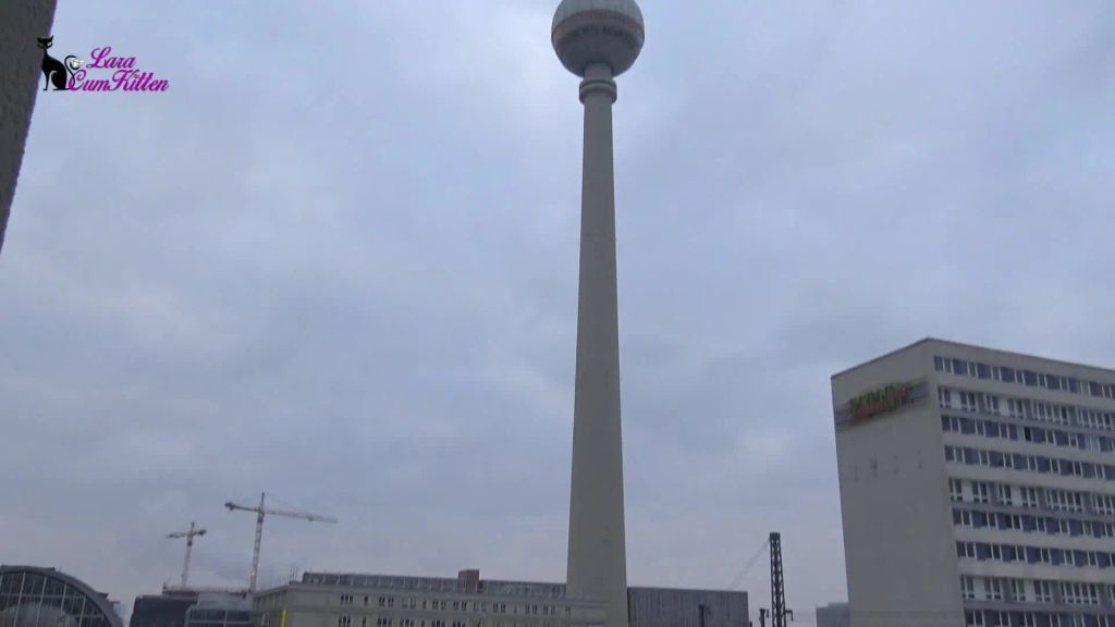 sexy foto nr. 3 von Public Fick Challenge ...und Berlin Mitte schaut zu