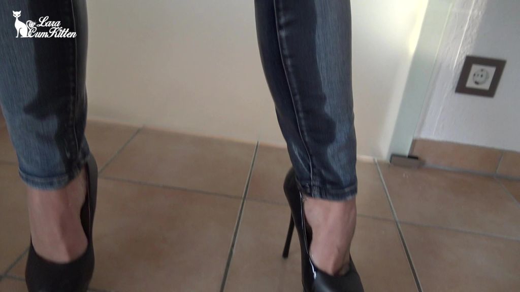sexy foto nr. 4 von Wahnsinns JEANS PISS - Schauer der Erregung