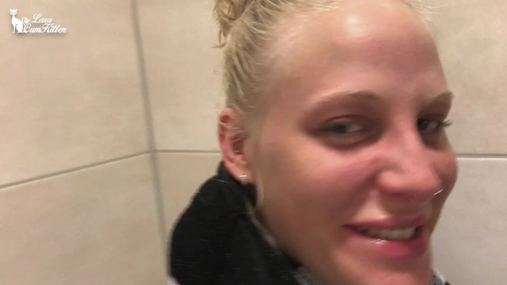 sexy foto nr. 4 von Ungeschminkt vollgespritzt | 2 Facials in der Sauna Toilette
