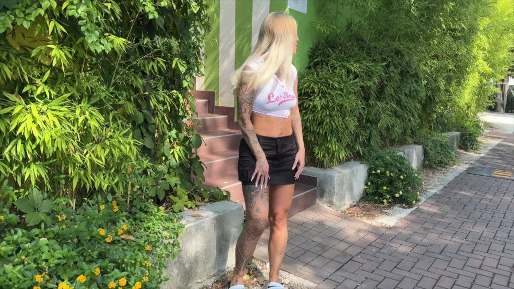 sexy foto nr. 1 von DER PISS DEAL | Toiletten besetzt - LECKST DU MICH SAUBER?