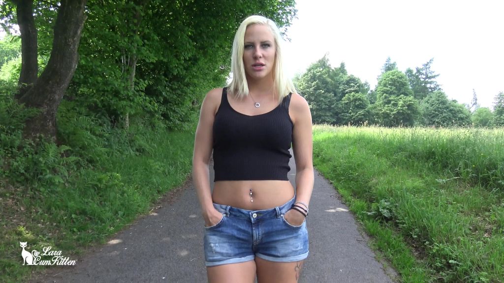 sexy foto nr. 4 von JEANS PISS | Hotpants beim gehen vollgemacht