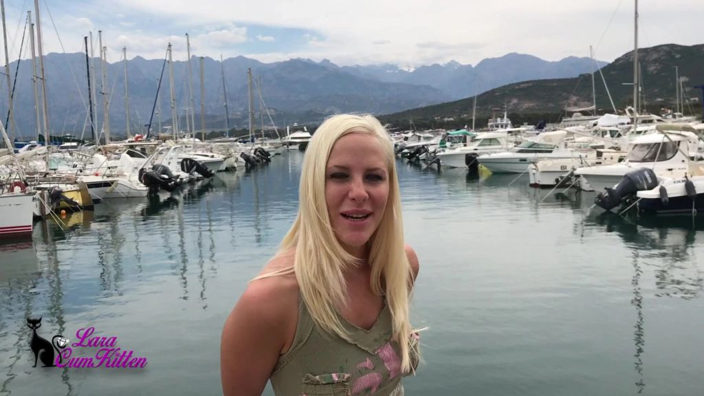sexy foto nr. 4 von einfach frech | PUBLIC PISS mitten im yachthafen