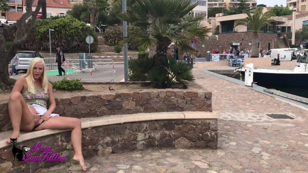 sexy foto nr. 7 von einfach frech | PUBLIC PISS mitten im yachthafen