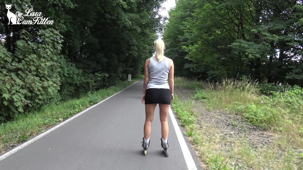 sexy foto nr. 3 von ...mitten auf dem radweg... | PUBLIC PISS beim Inline Skaten
