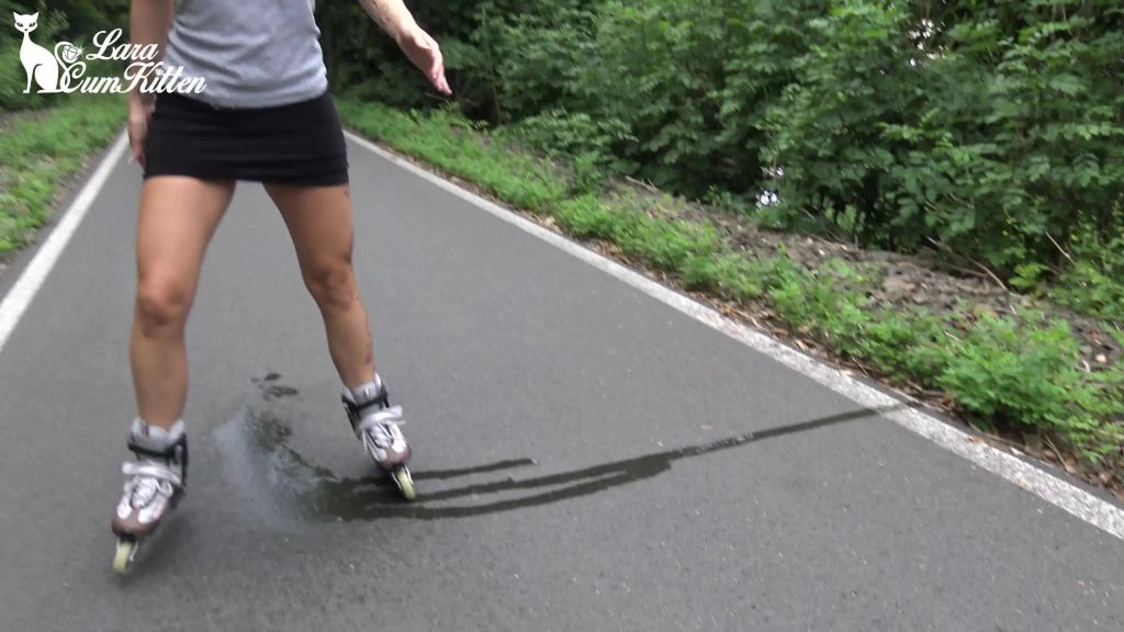 sexy foto nr. 7 von ...mitten auf dem radweg... | PUBLIC PISS beim Inline Skaten