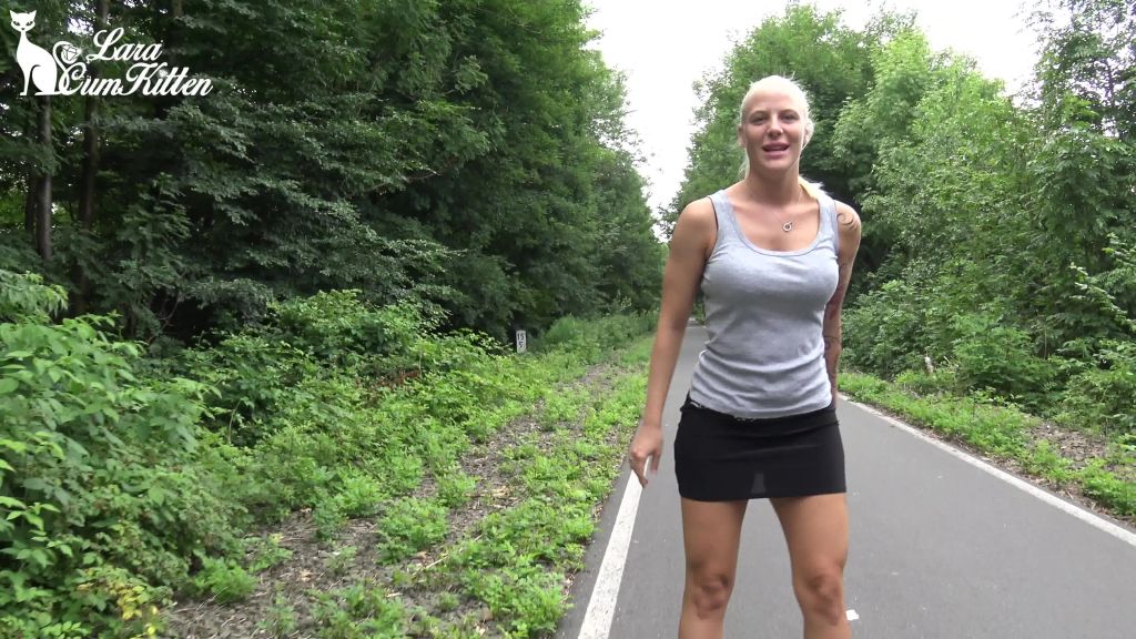 sexy foto nr. 9 von ...mitten auf dem radweg... | PUBLIC PISS beim Inline Skaten