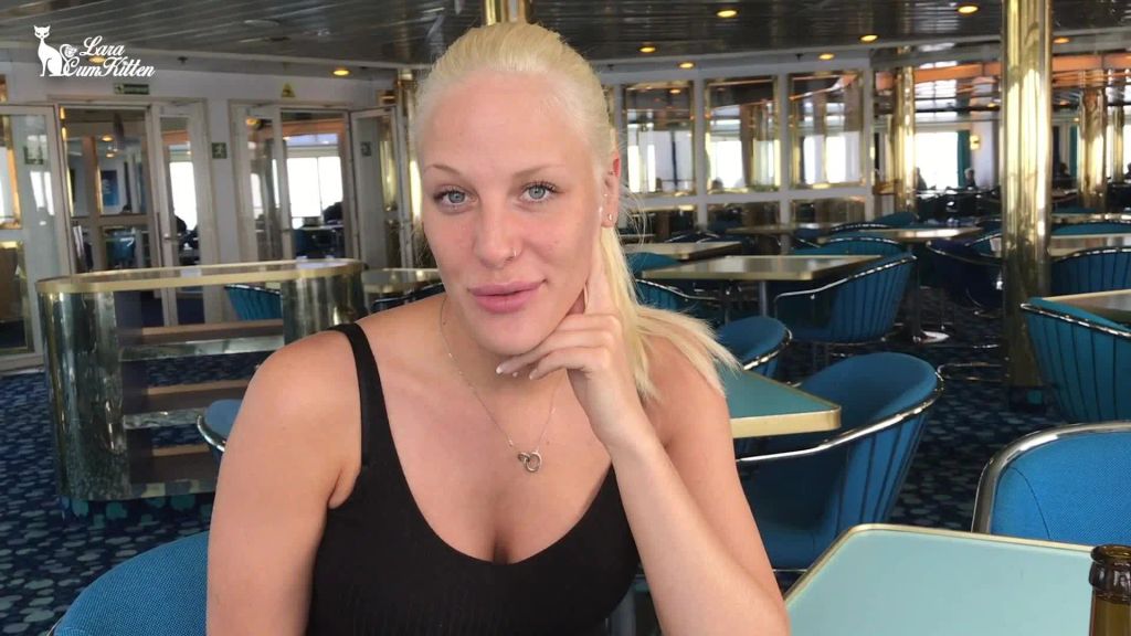 sexy foto nr. 1 von Dreiste PISS Überfahrt | Mitten in die Urlaubsfähre gepisst
