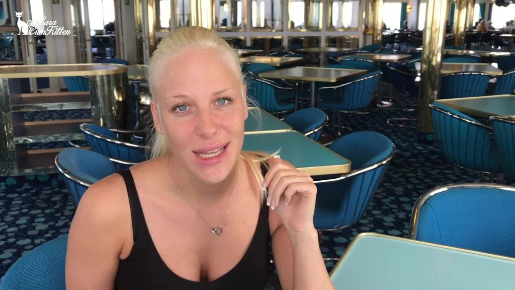 sexy foto nr. 2 von Dreiste PISS Überfahrt | Mitten in die Urlaubsfähre gepisst