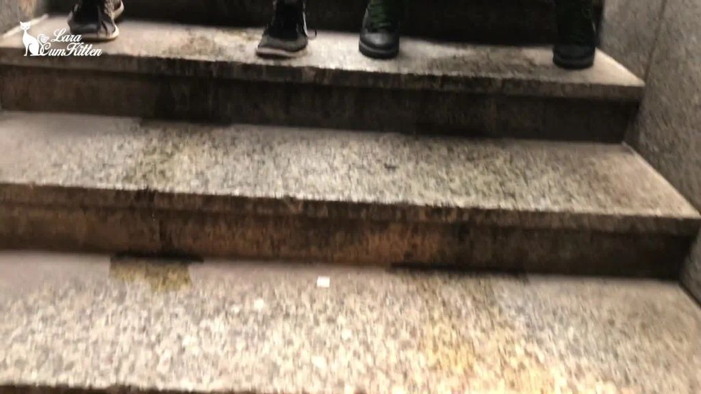 sexy foto nr. 8 von Dreister PUBLIC PISS am Kölner Dom | unter Videoüberwachung
