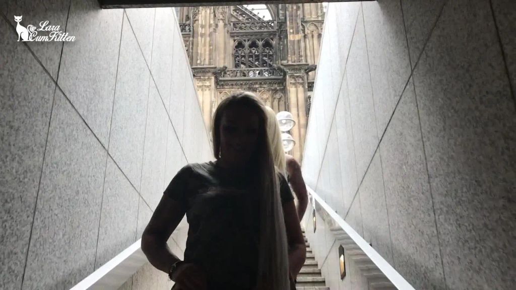 sexy foto nr. 9 von Dreister PUBLIC PISS am Kölner Dom | unter Videoüberwachung