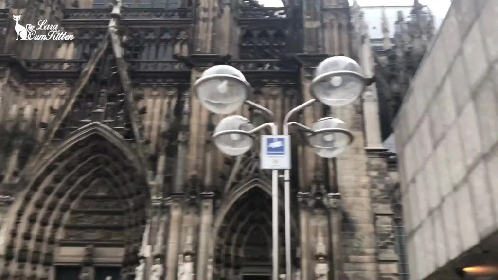 sexy foto nr. 10 von Dreister PUBLIC PISS am Kölner Dom | unter Videoüberwachung