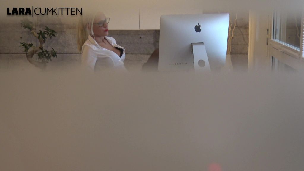 sexy foto nr. 2 von BÜRO WIXXANLEITUNG | Ich bin geil auf Überstunden mit dir