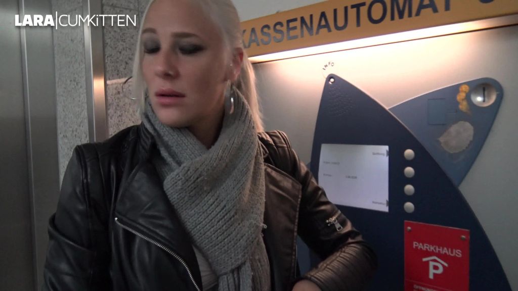 sexy foto nr. 3 von Public FICK für ein Parkticket | Riskanter SPERMAWALK