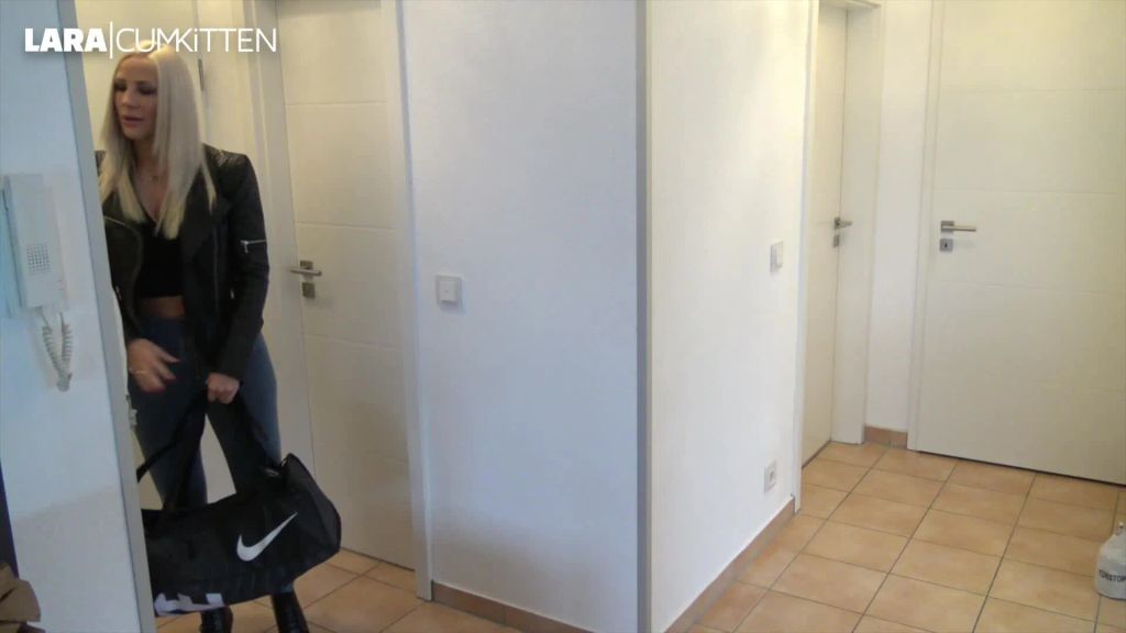 sexy foto nr. 1 von BEINE BREIT für ein verficktes Foto Shooting | XXL Facial