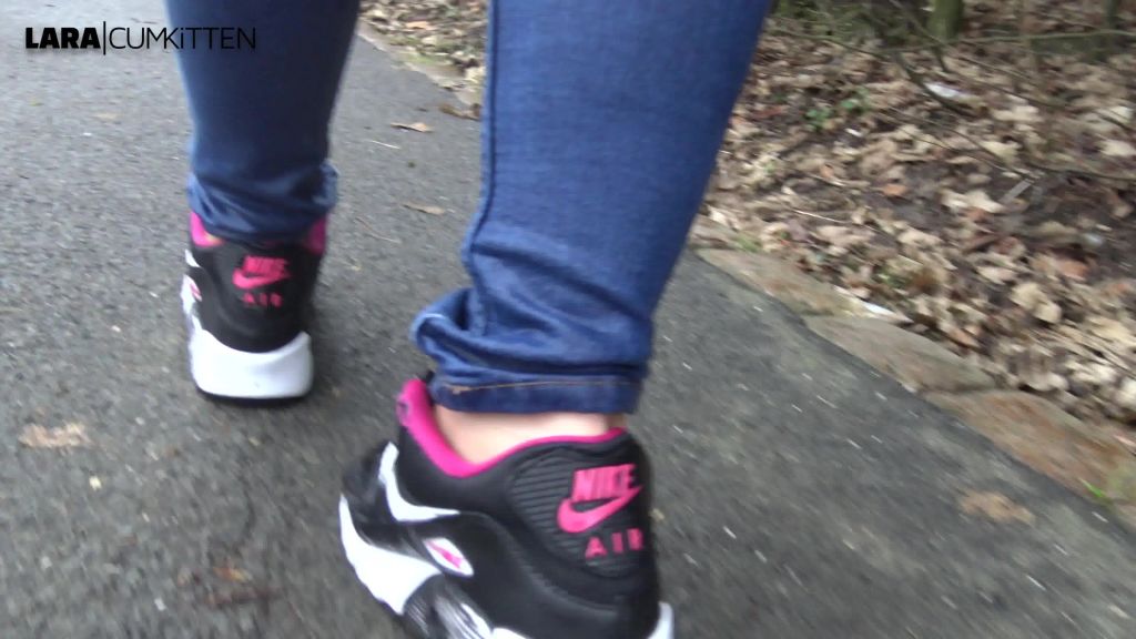 sexy foto nr. 9 von ÖFFENTLICH EINGENÄSST | Public Jeans Piss extrem