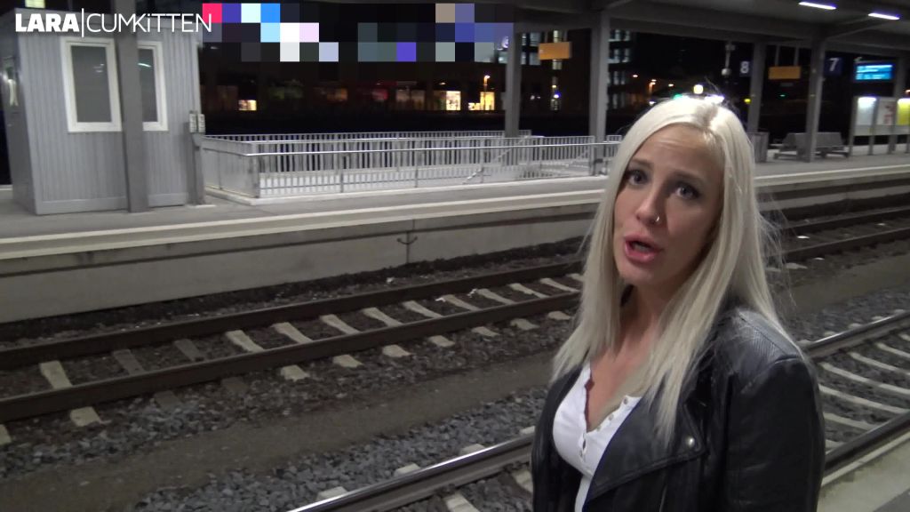 sexy foto nr. 3 von LEGGINGS BITCH im Hauptbahnhof | XXXL BOOTY vollgespritzt