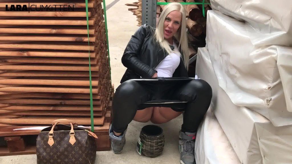 sexy foto nr. 7 von Public PISS im Baumarkt | Wer kauft den nassen Blumentopf?
