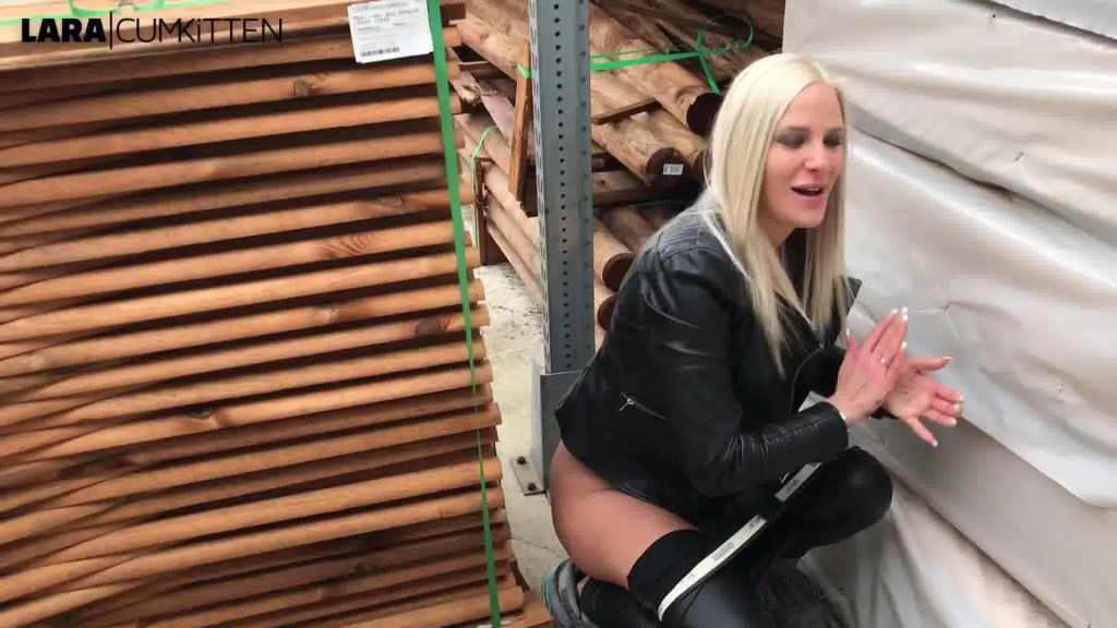 sexy foto nr. 9 von Public PISS im Baumarkt | Wer kauft den nassen Blumentopf?