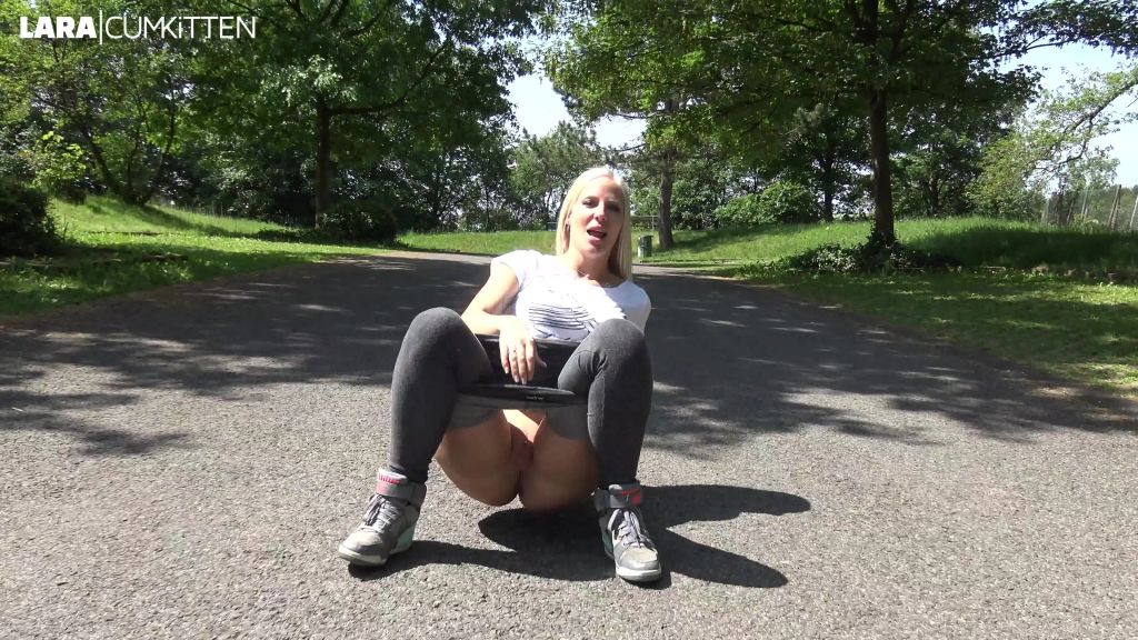 sexy foto nr. 6 von Er leckt mein nasses Fötzchen | Public PISS beim 1. Date