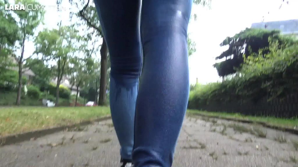 sexy foto nr. 8 von PUBLIC JEANS PISS EXTREM | zum greifen nah an der strasse