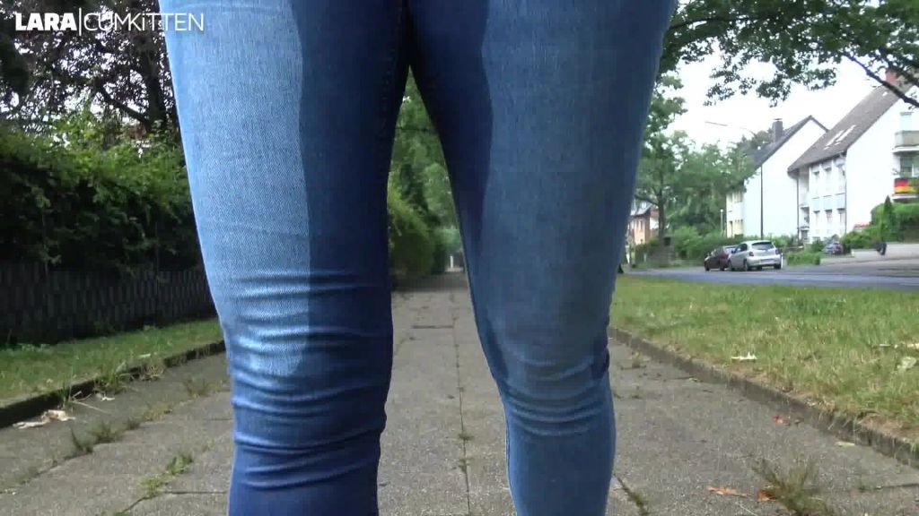 sexy foto nr. 10 von PUBLIC JEANS PISS EXTREM | zum greifen nah an der strasse