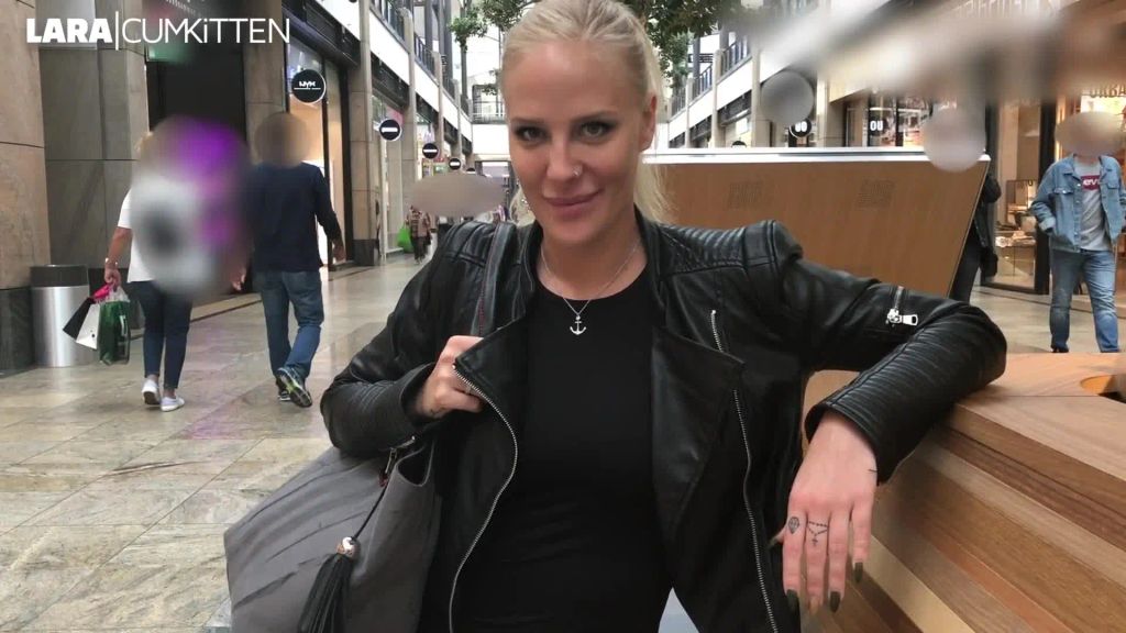 sexy foto nr. 2 von PUBLIC im Shopping Center ZERFICKT | XXL FACIAL Tsunami