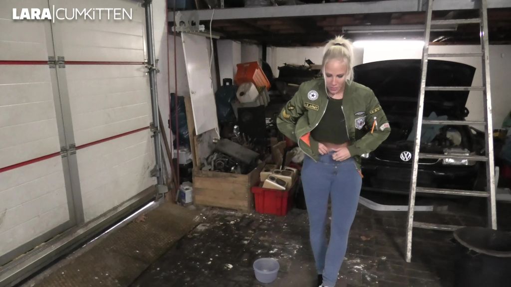 sexy foto nr. 3 von DREIST GEPISST | Mitten in eine fremde Hinterhof Werkstatt