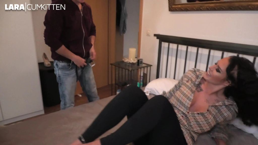 sexy foto nr. 3 von ERWISCHT beim Fremdfick | Jetzt nimmt er uns beide hart ran