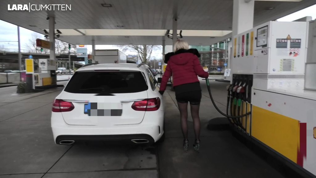 sexy foto nr. 1 von Von der Tanke in die Kiste | FREMDFICK DATE mit mega Facial