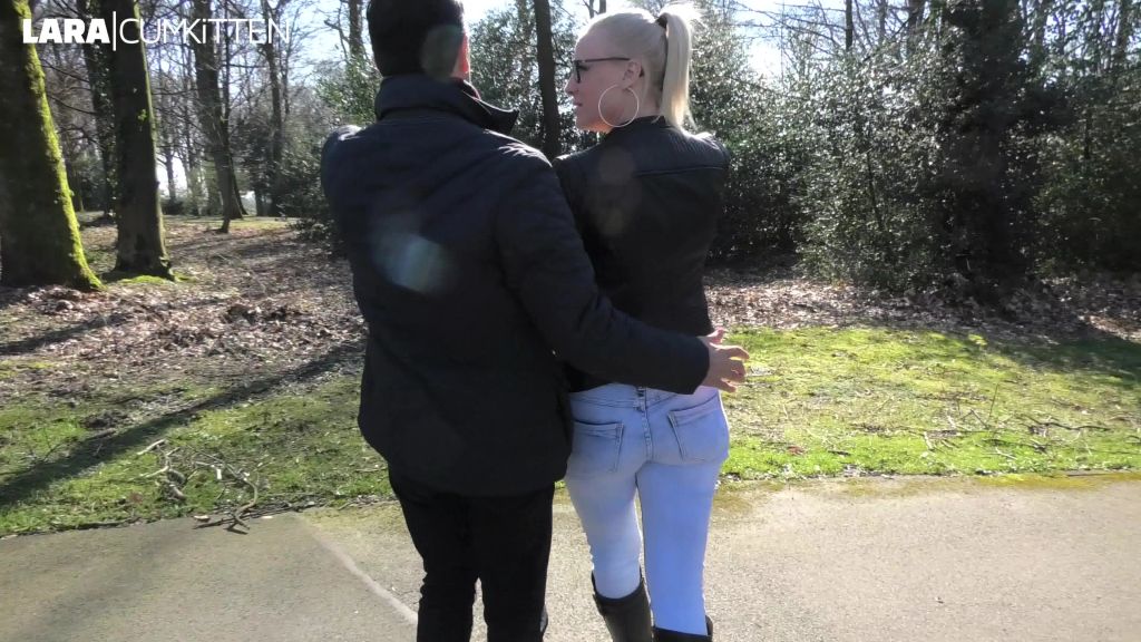 sexy foto nr. 3 von PUBLIC FICK in Jeans und Stiefeln | SPERMAWALK  im Stadtpark
