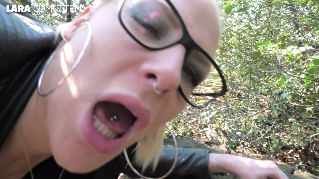 sexy foto nr. 10 von PUBLIC FICK in Jeans und Stiefeln | SPERMAWALK  im Stadtpark
